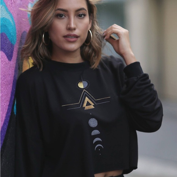 Neoclassics Tops - Daybreak Crop Sweatshirt